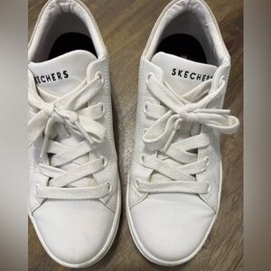 Skechers Women’s White Leather Low-Top Lace-Up Sneakers Size 7.5